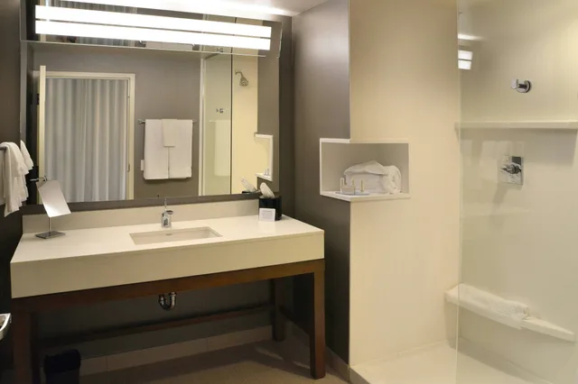 Room, 2 Queen Beds, Courtyard By Marriott Youngstown Canfield 2/2
