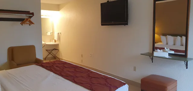 غرفة تقليدية بسرير كينج لذوي الإعاقة، Garden Inn Homestead 4/9