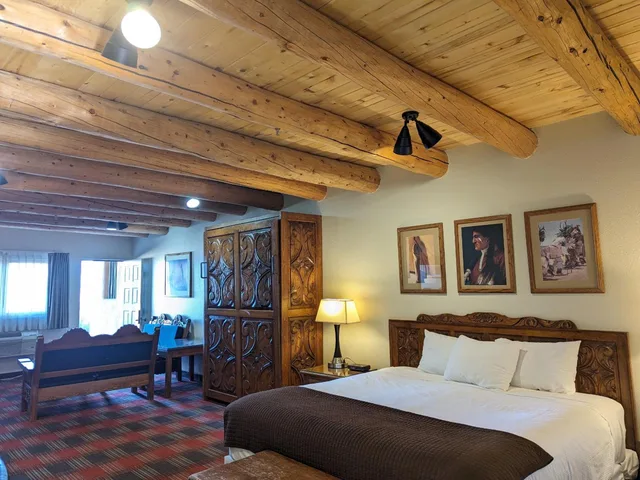 Deluxe, Queen Bed, Sagebrush Inn Suites 1/3