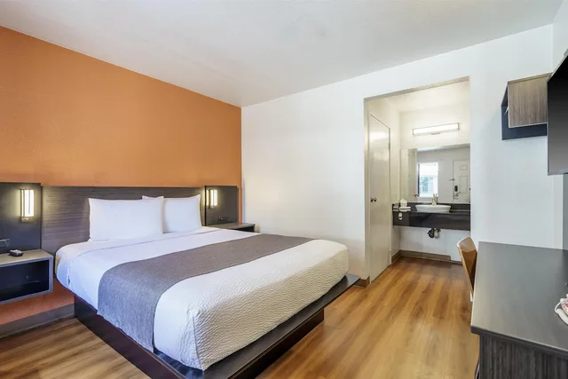غرفة قياسية بسرير كوين، Motel6 Fremont, CA – North 4/9