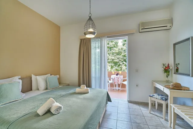شقة بسرير كينج بشرفة مع أريكة في طابق مرتفع، Solon Apartments 6/10