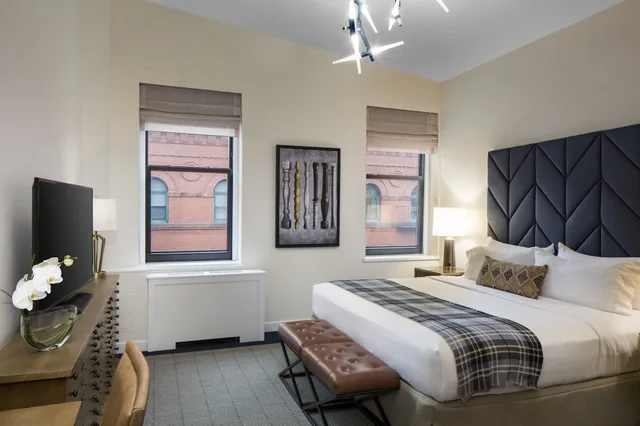 غرفة قياسية بسرير كينج، Hotel Indigo Boston Garden 1/6