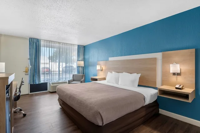 Room, King Bed, Pool Side، Quality Inn & Suites Conference Center 4/9