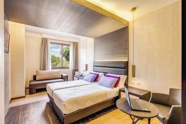 Superior, Double Bed, Warmthotel 3/10