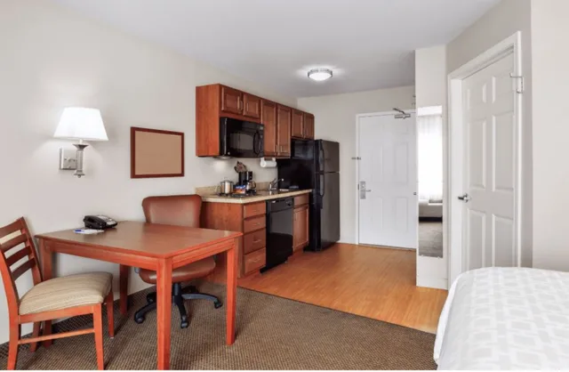 جناح استوديو بسرير كوين، Candlewood Suites Gillette 2/2