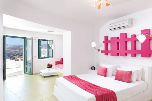 غرفة قياسية بسرير مزدوج بإطلالة على البحر مع أريكة بجاكوزي، AVANT GARDE SUITES 2/3