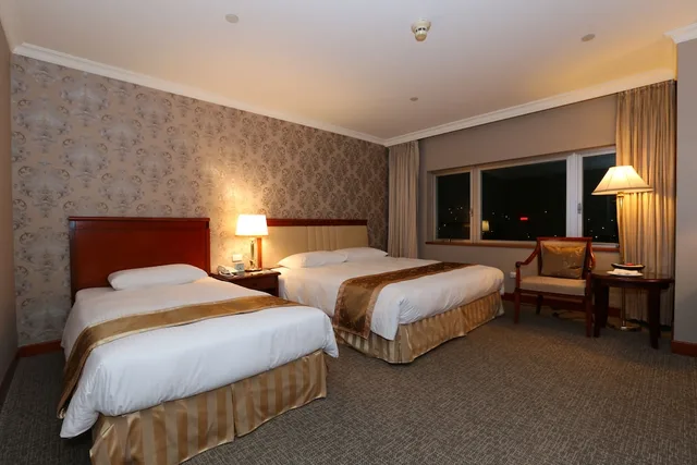 Harbor, King Bed، Evergreen Laurel 6/10