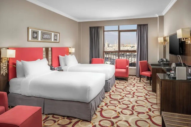 غرفة تنفيذية بسريرين منفصلين بإطلالة على الحرم، شركة طيبة المدينة الفندقية(Millennium Taiba Hotel) 2/5