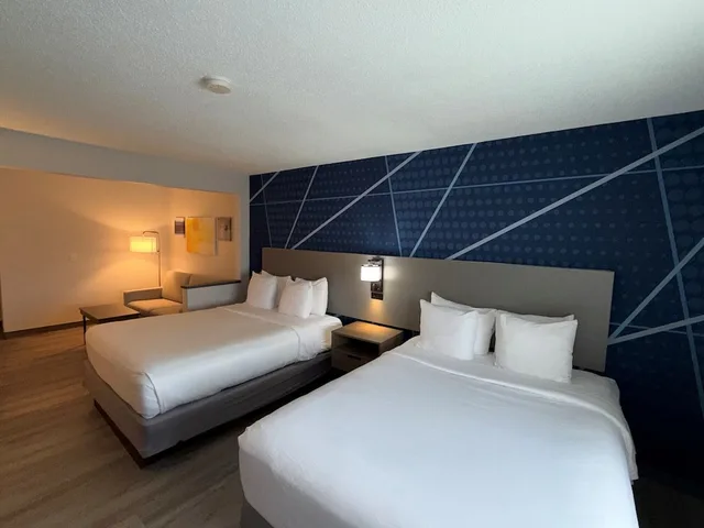 جناح بسريرين كوين مع أريكة، Comfort Suites Lincoln North 1/10