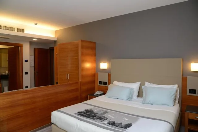 غرفة قياسية بسرير كوين، Albergo Roma, Bw Signature Collection 2/4