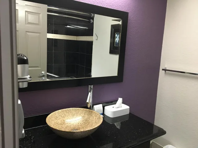 Studio, Suite, Queen Bed, Sofa, Days Inn & Suites By Wyndham Bonita Springs North Naples 3/3