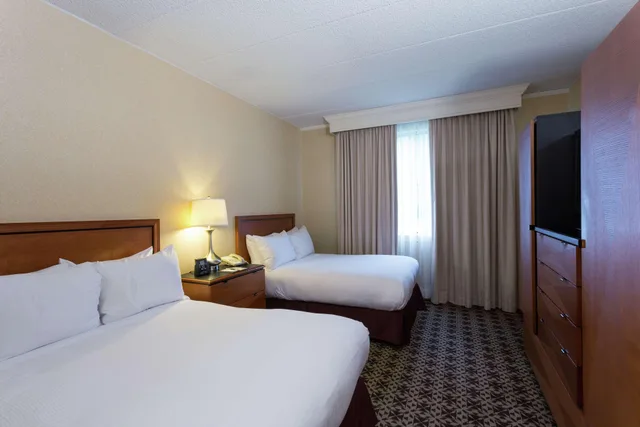 جناح ركني بسريرين مزدوجين بغرفة نوم واحدة، DoubleTree Suites by Hilton Hotel Mt. Laurel 1/6