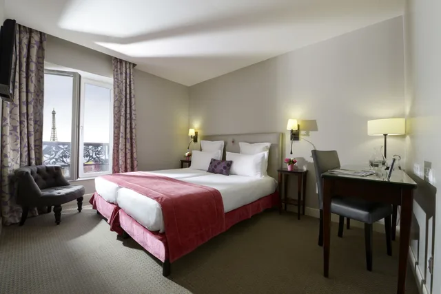 غرفة كلاسيكية بسريرين منفصلين بإطلالة على المدينة، Hotel Relais Saint Charles 1/6
