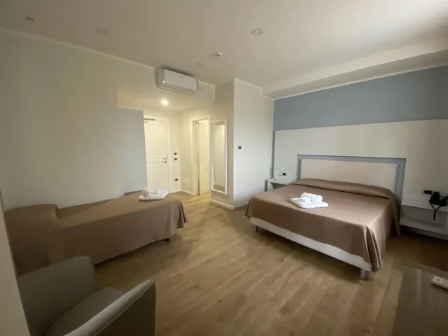 غرفة ديلوكس ثلاثية بسرير كوين مع أريكة، La Porta Del Sole 4/10