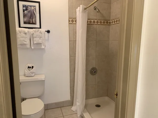 غرفة اقتصادية بغرفة نوم واحدة مفردة بسرير كوين، North Shore Inn 4/4