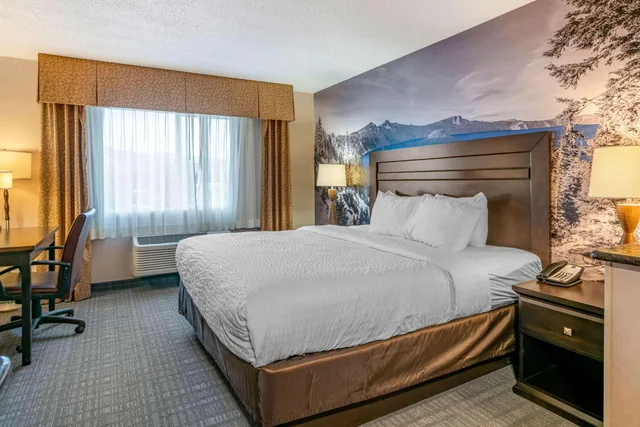 جناح، Clarion Pointe Medford Ex Holiday Inn Express Medford 2/4