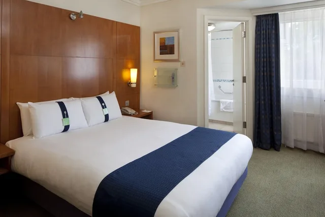 غرفة عائلية بسرير كوين وسريرين منفصلين، HOLIDAY INN BASINGSTOKE 1/8