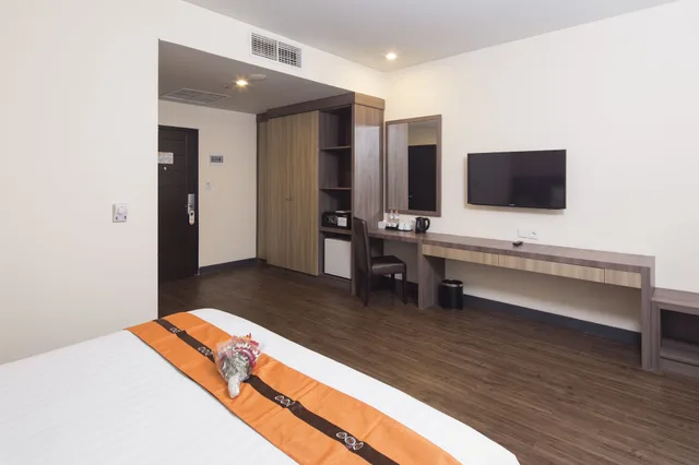 Premier, Queen Bed, Oria Hotel 7/9