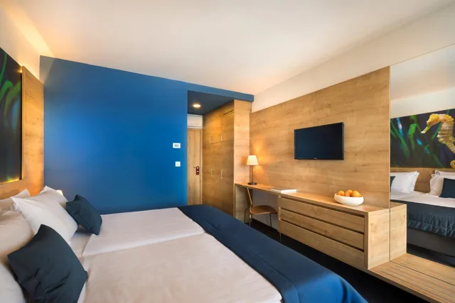 غرفة عائلية سوبيريور بإطلالة على البحر بشرفة، Remisens Hotel Epidaurus 5/7