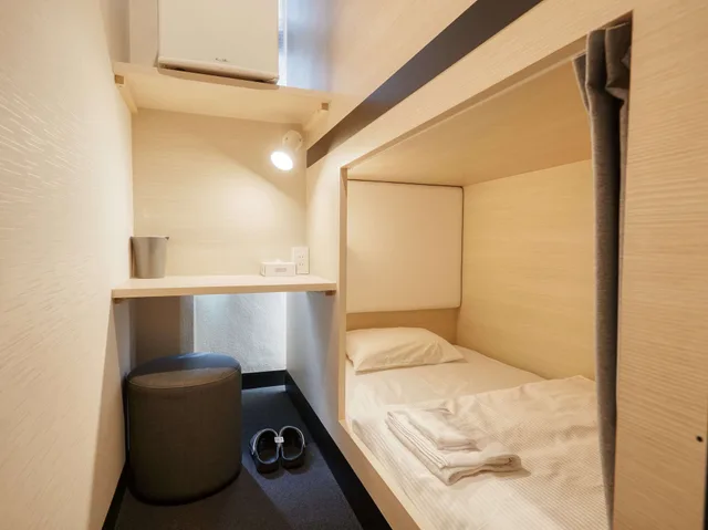 كابينة مفردة بسرير فردي بحمام مشترك، CABIN&HOTEL CONSTANT NAHA 1/3