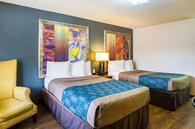 غرفة قياسية بسريرين مزدوجين، Econo Lodge Waupaca 4/7