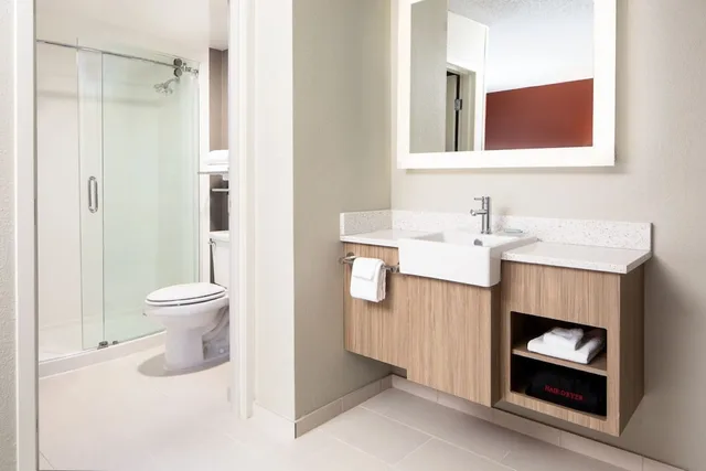 جناح بسريرين كوين مع أريكة، SpringHill Suites Dallas Downtown/West End 7/10