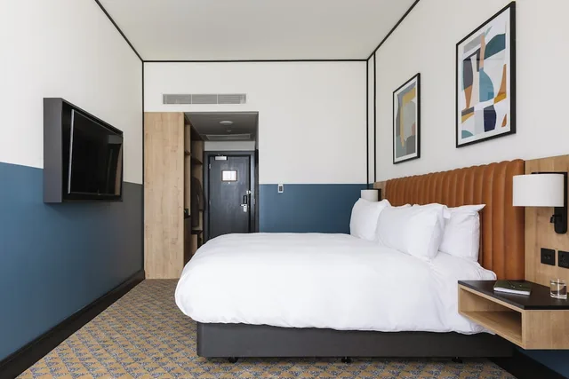 غرفة بريميوم بسرير كوين، voco Belfast, an IHG Hotel 1/9