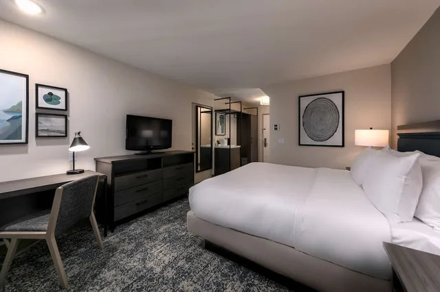 غرفة ديلوكس بسرير كينج بحوض استحمام، Seacliff Inn Aptos, Tapestry Collection by Hilton 2/10