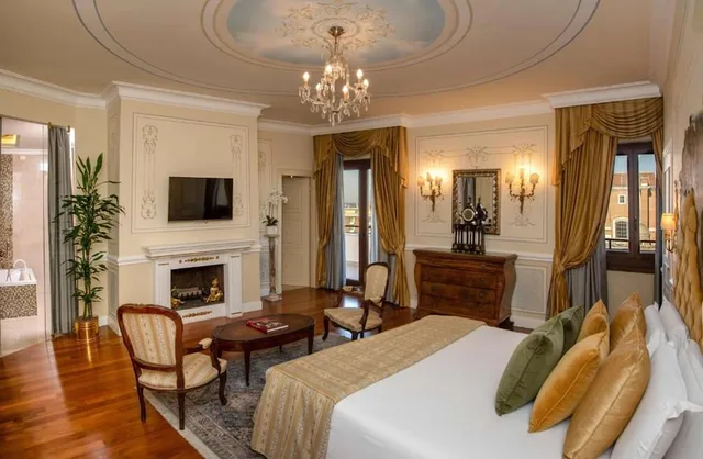 Presidential, Suite, Queen Bed, Square View, Terrace، Radisson Blu Ghr Hotel Rome 4/10