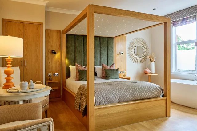 غرفة بسرير كينج، The Fairlawns Hotel And Spa 4/4