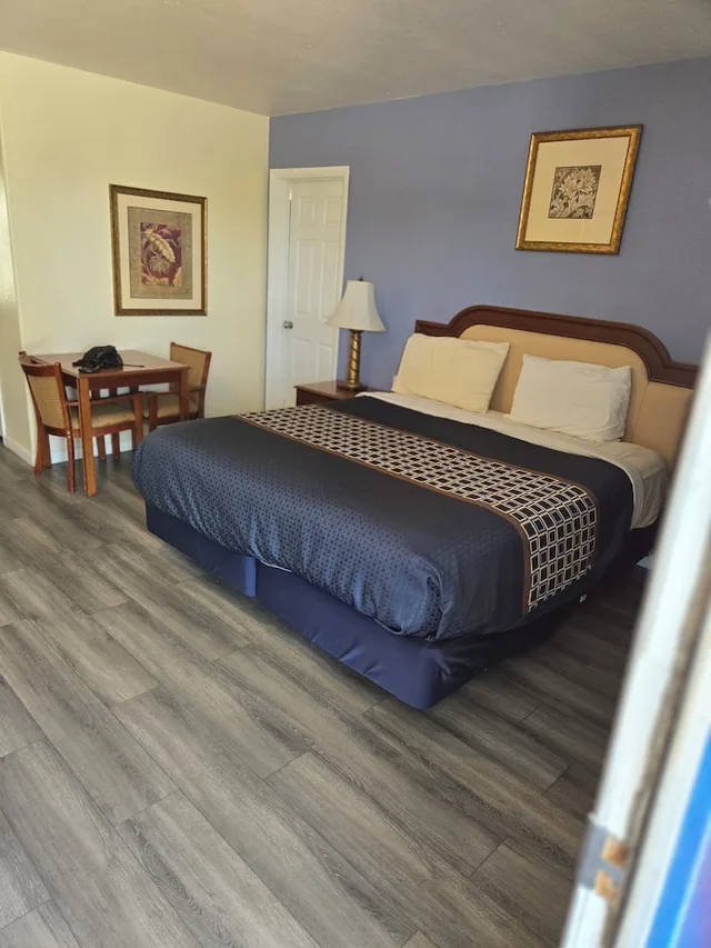 Suite, 3 Queen Beds, Rodeway Inn & Suites Blythe I-10, CA 7/10