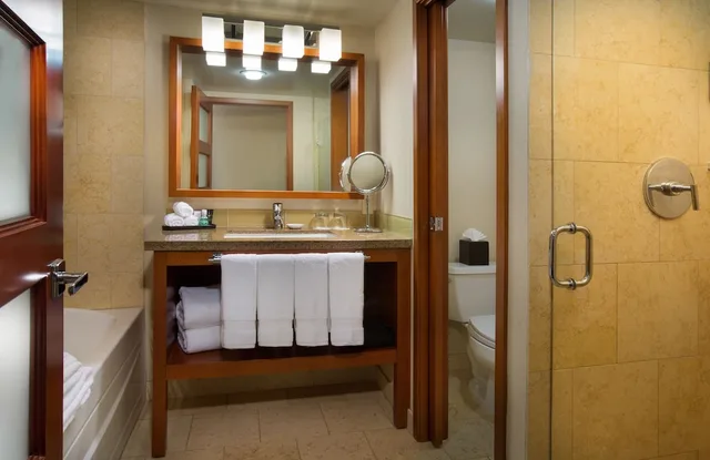 Paramount, 2 Queen Beds, Accessible, Paramount 6/6