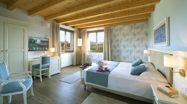 Panoramic, Suite, King Bed, Hill View, Sofa، Borgo Romantico Relais 1/2