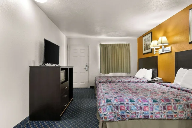 Room, 2 Queen Beds, Americas Best Value Inn Lincoln 2/6