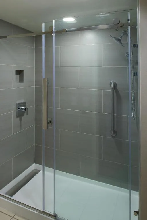 غرفة بسريرين مزدوجين مع دخول الصالة، Marriott East Lansing At University Place 4/4