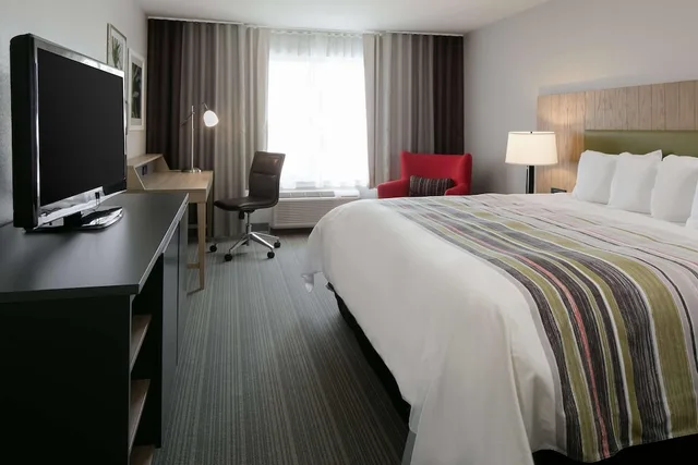 Studio, Suite, King Bed, Accessible, Country Inn & Suites by Radisson, Middleton - Madison West 1/2