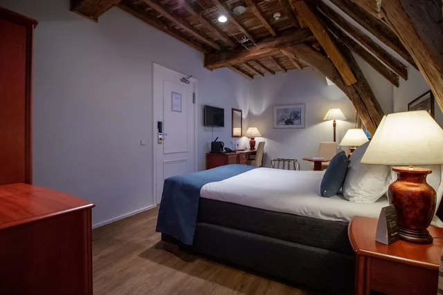 غرفة غراند ديلوكس بسرير كوين، Grand Hotel De Draak and Residence Dagmara 2/6