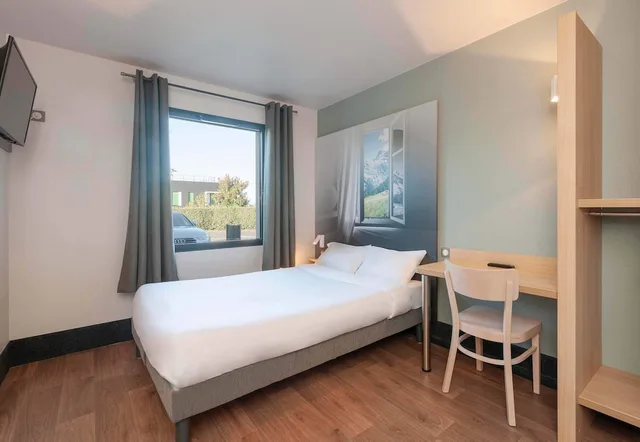 Room, Double Bed, Accessible, B&B HOTEL Pau Zenith 1/4