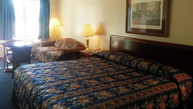 غرفة بسرير كينج للمدخنين، Stratford Motor Inn East Ellijay 1/3