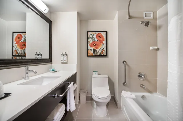 غرفة بسرير كينج، Holiday Inn Vancouver Centre 6/7