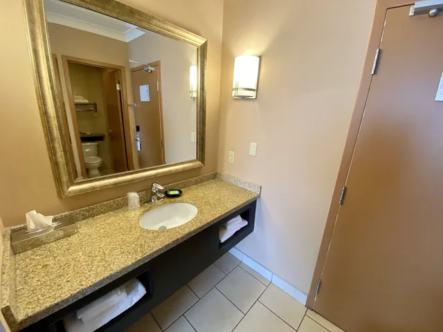 Room, 2 Queen Beds, 1.5 Bathrooms، Inn on Prince Hotel and Conference Centre Truro 6/7