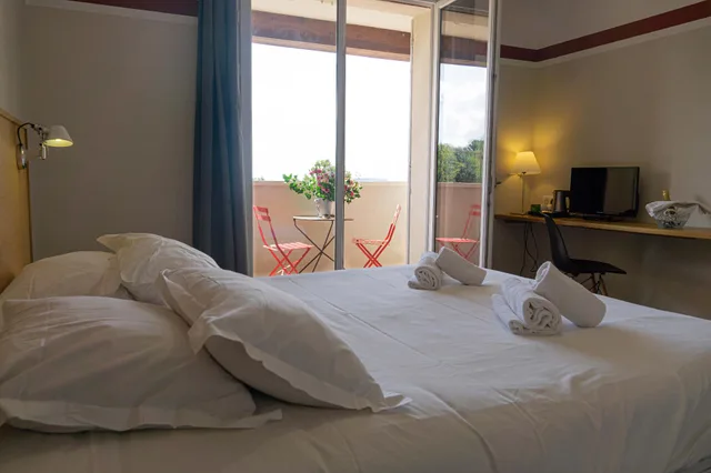 Superior, Double Bed, Balcony, La Maison des Ocres 1/2