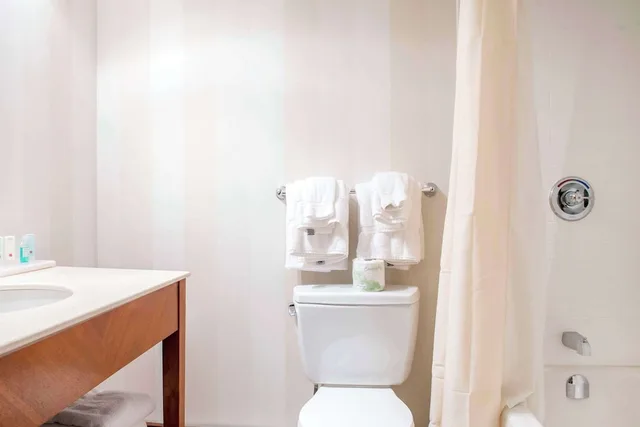 غرفة قياسية بسرير كينج، Quality Inn & Conference Center Pembroke - Ontario 7/8