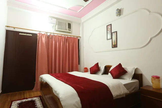 Standard, King Bed, Garden View, Raj Resort 6/10