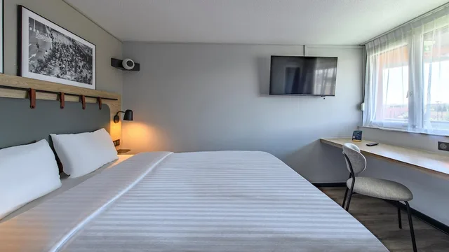 غرفة قياسية بسرير كوين، Campanile Nimes Centre Mas Carbonnel Hotel 1/10