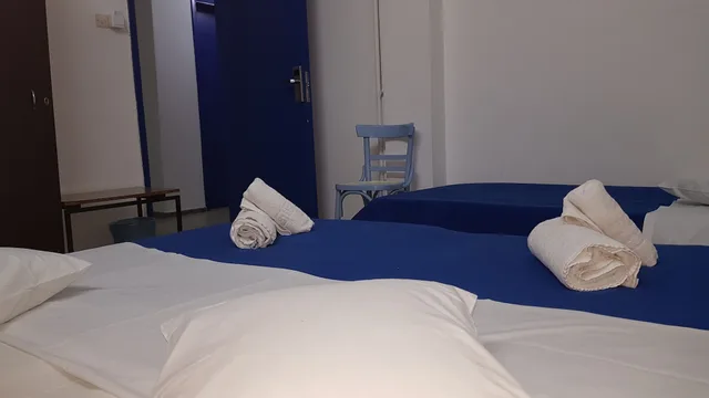غرفة قياسية ثلاثية بسرير كوين وسرير فردي بحمام خاص، Sparta Team Hotel - Hostel 6/10