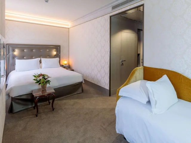 غرفة سوبيريور ثلاثية، Papadopoli Hotel Venezia - MGallery Collection 1/9
