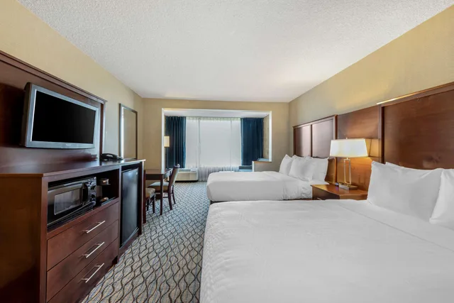 Suite, Clarion Hotel Anaheim Resort 1/5