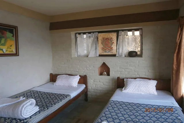 غرفة قياسية بسرير مزدوج، Tushita Nepal Yoga Retreat Center 2/2