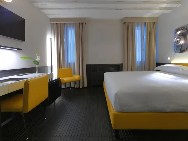 Superior, Queen Bed, Hotel LOrologio Venezia 4/7